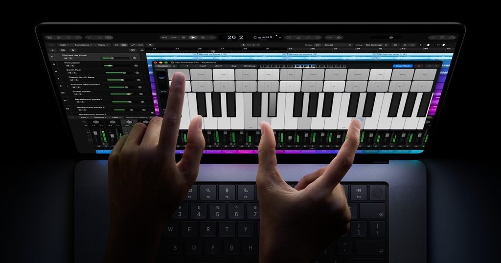 Das neue MacBook Pro mit PROLED XDR Display, der erste Mac, den man durch Berühren des Bildschirms bedient.